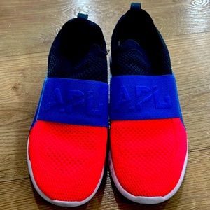 APL size youth 4! Girls shoe